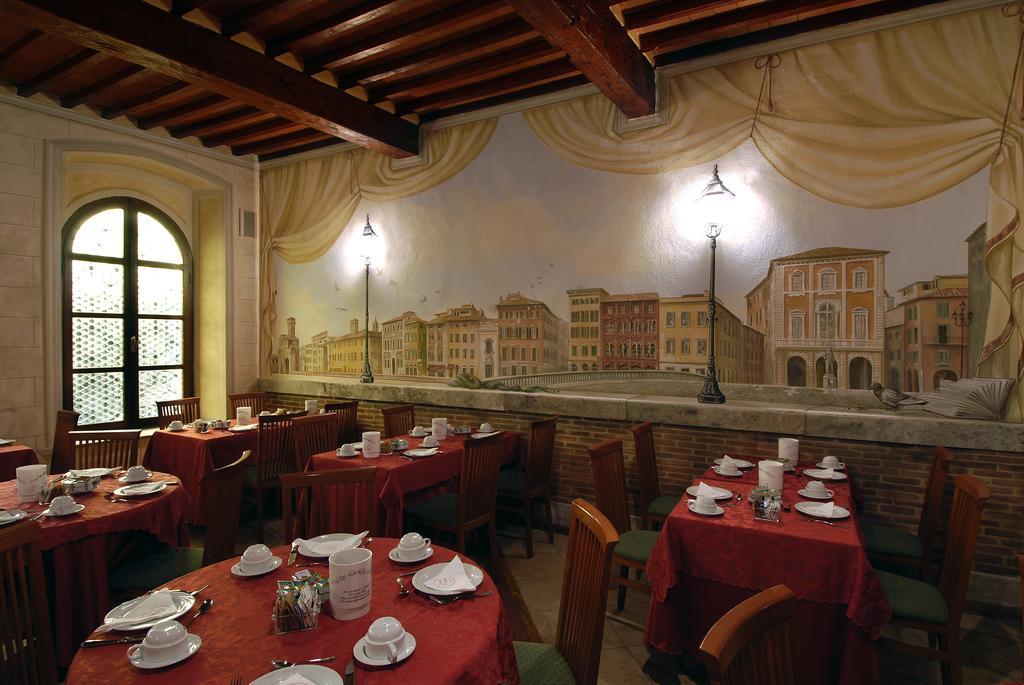 Hotel Bologna Пиза Ресторант снимка
